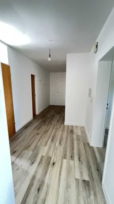 Erstbezug nach Sanierung mit Balkon und EBK: Stilvolle 3,5-Zimmer-Penthouse-Wohnung in Rheine