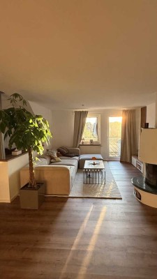 Moderne 3,5-Zimmer Maisonette Wohnung inkl. TG-Stellplatz, Kaminofen, EBK und 2 Balkone