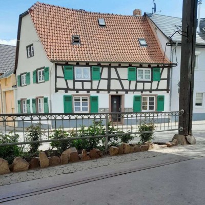 Charmantes saniertes Fachwerkhaus in Windesheim mit Kaminofen