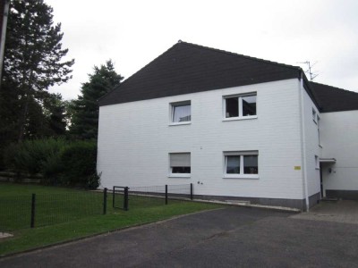 Renovierte, gepflegte, helle und schöne Dreiraumwohnung !