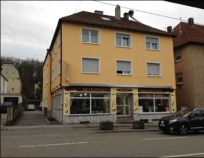 Großzügiges Mehrfamilienhaus in Stuttgart-Zuffenhausen mit Potenzial