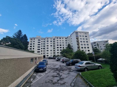 3-Zimmer Erdgeschoss Wohnung mit Loggia!