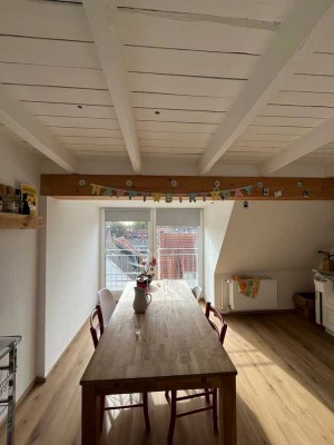 Stilvolle 3-Zimmer-DG-Wohnung mit Einbauküche in Münster