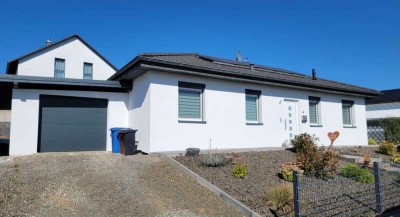 topmoderner komfortabler Walmdach-Bungalow mit Garten in guter Lage in Contwig/Westpfalz