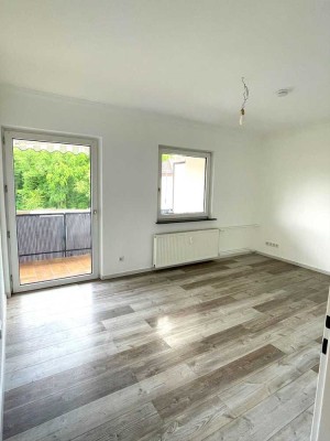Ein Paradies für Zwei- und Vierbeiner – 2 Zimmer, Balkon und Garage