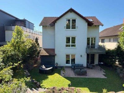 Moderne 5,5-Zimmer-Doppelhaushälfte mit einzigartigem Garten zentral in Wiesloch