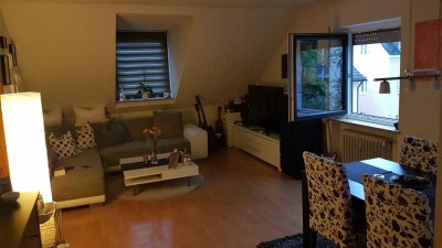 Zentrale 3-Zimmer-Wohnung mit Küche, Keller und Stellplatz in einem Haus mit wenig Einheiten