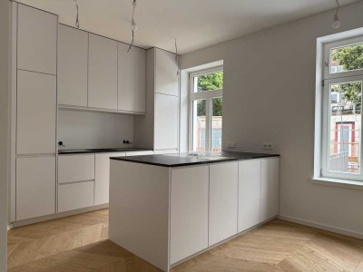 Kernsanieter Altbau mit moderner Raumaufteilung und hochwertigen Schreinereinbauten