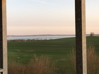 Sonnige  und vollständig möblierte 3 Zimmer  Dachgeschoss-Whg. mit Meerblick ab 01.09.2025