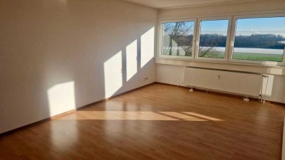 Vollständig renovierte Wohnung mit zwei Zimmern und Balkon in Kaarst