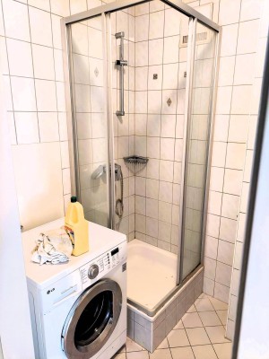 Inklusivmiete: Attraktive Einzimmer-Wohnung mit großer Terrasse und Erdwärmeheizung