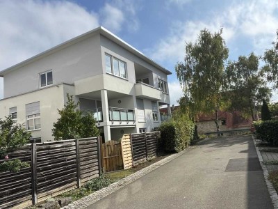 Große 4-Zimmer-Wohnung in Rottenburg mit 2 Stellplätzen und Einbauküche