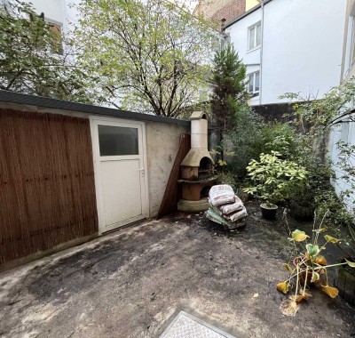 1,5 Zi.-Apartment mit viel Potential und großem Hof-/Garten in Pempelfort