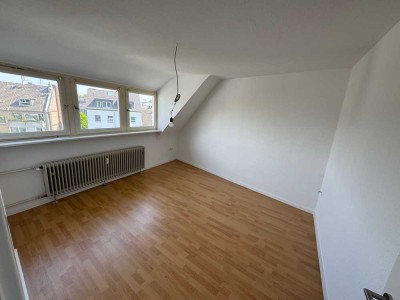 renovierte 2-Zimmer-Dachgeschosswohnung in Neuss/Zentrum