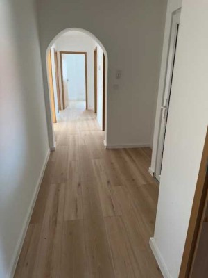 Erstbezug nach Sanierung mit EBK: Stilvolle 4-Zimmer-Dachgeschosswohnung in Delmenhorst