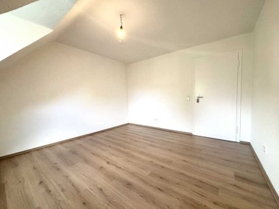 Frisch renovierte 2-Zimmer-Dachgeschosswohnung in Bochum-Wattenscheid mit Gemeinschaftsgarten