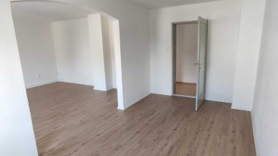 Helle, neu renovierte 3-Zimmer Whg. 1. OG mit Balkon und Keller