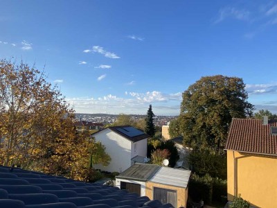 Erstbezug nach Sanierung - Helle 3 Zimmer DG Wohnung