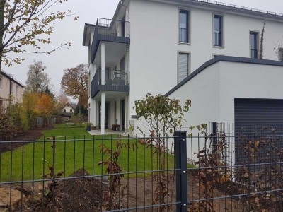 Exklusive 2-Zimmer-Whg ca. 82 m² mit Terrasse und großem Garten!