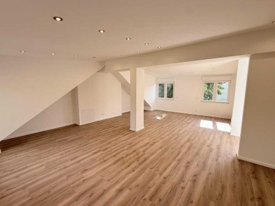 Erstbezug nach Sanierung: Moderne 3-Zimmer-Wohnung mit Fußbodenheizung & Balkon