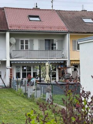 Zentral u. trotzdem ruhig: gepflegtes großzügiges RMH mit Garage