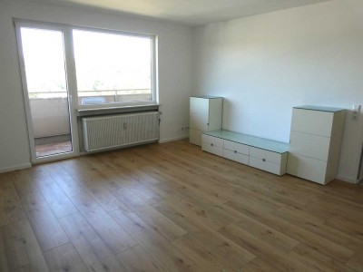 Helle 3-Zi-Wo, freier Taunus-Blick, Balkon, EBK, TLBad, Barrierefrei, ruhige Zentrallage, renoviert