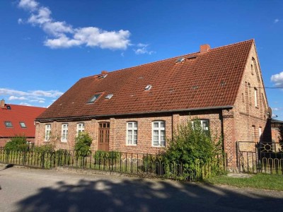 Viel Platz: Markanter Backsteinbau - Schmiede - Landwirtschaftliche Flächen separat.....