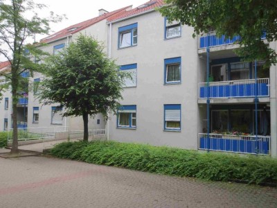 Öffentlich gefördert - nur mit Wohnberechtigungsschein - Erdgeschoss mit Balkon und Blick ins Grüne