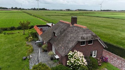 Reetgedecktes Traumhaus in ruhiger Lage an der Küste