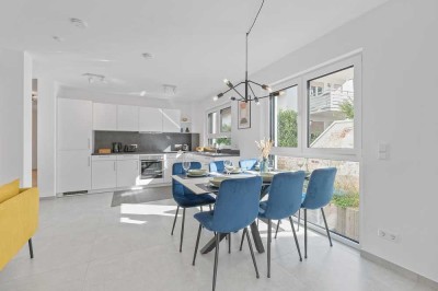 Lichtdurchflutete Neubau Dachgeschoßwohnung mit großem Balkon