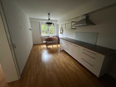 Geschmackvolle helle 3-Zimmer-Souterrain-Wohnung mit großer Terrasse in Meerbusch