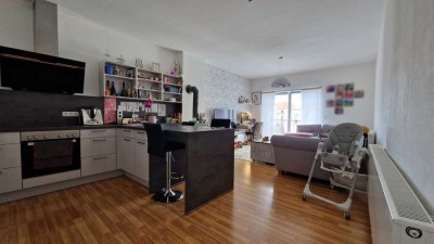 liebevoll sanierte 3-Zimmer-Wohnung, hell & freundlich, Kaminofen