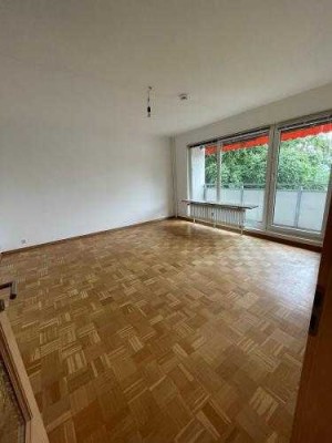 Zentral gelegene, ruhige, helle 3-Zi Whg mit Blick ins Grüne, EBK und Balkon