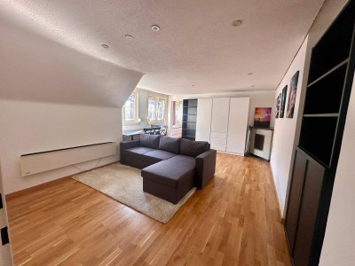 Zentrum Floridsdorf: helle DG-Wohnung mit separater Küche