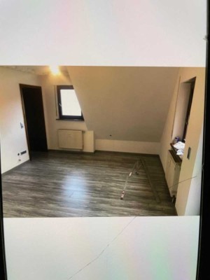 Modernisierte 3-Zimmer-DG-
Wohnung mit Balkon und Einbauküche in Calw