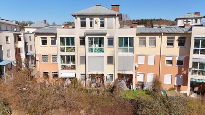 Familienhit! 4-Zimmer-Maisonette mit Loggia &amp; Tiefgaragenstellplatz an der Glan