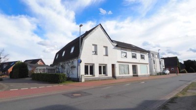 Mehrfamilienhaus (oder2 Doppelhaushälften) mit Garten und Garage