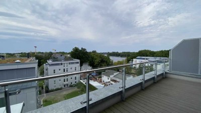 Neubau 2-Zimmer-Penthouse mit S/W Terrasse und Blick auf die Spree!