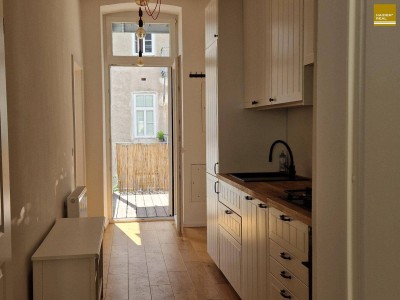 Helle und sanierte Altbauwohnung mit Lift und großem Balkon - Nähe Meiselmarkt