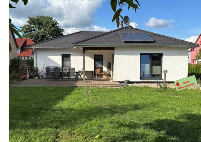 Wunderschön, praktisch & wie für Sie gebaut - Bungalow u. Nebengebäude