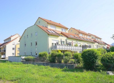 Heppenheim. Wunderschöne Lage. Helle 2 Zimmer-DG-Wohnung mit Sonnenbalkon