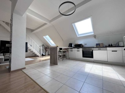 Licht, Luft & Altbauflair – Altbau-DG-Wohnung