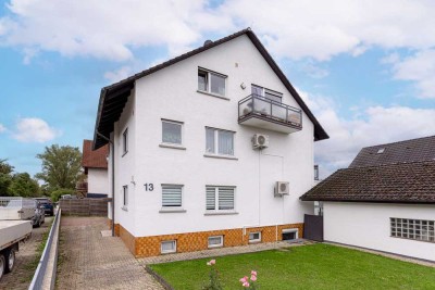 Stilvolle Erdgeschosswohnung mit Wintergarten, Gartenhaus & zwei Garagen in Hofheim-Wallau