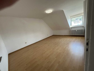Schöne Dachgeschosswohnung zu vermieten(Whg.3)