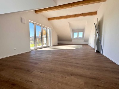 Erstbezug ! Helle 3,5 - Zimmer Dachgeschoßwohnung, große Terrasse mit Panoramablick, KfW55