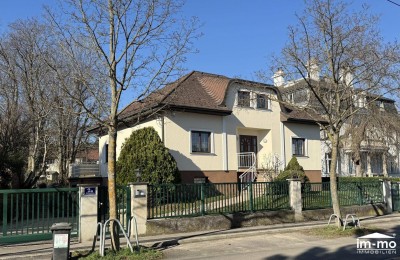 STILVOLLES HAUS MIT FANTASIEN - 130 m2 - 5 Zimmer + TERRASSE - KG 149 m2 mit DOPPELGARAGE, GARTEN, DG-Ausbau möglich