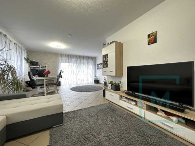 Große 3-Zimmerwohnung im Erdgeschoss mit Terrasse und Stellplatz