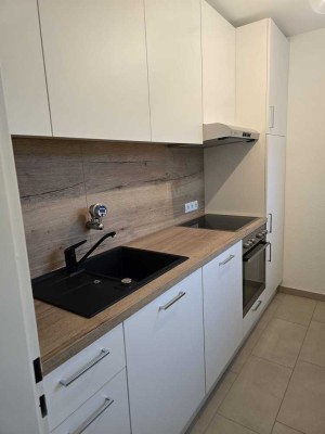 Erstbezug nach Sanierung mit Balkon und Einbauküche: Stilvolle 2-Zimmer-Wohnung