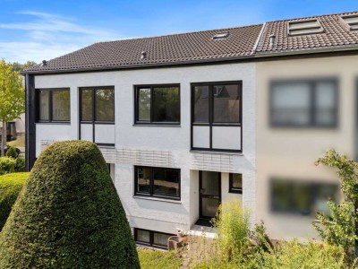 Split-Level trifft Reihennmittelhaus – wohnen mit Stil und Ausblick