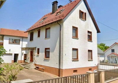 Potenzialreiches Einfamilienhaus inkl. Einliegerwohnung am Ortsrand bietet viel Raum für Kreativität